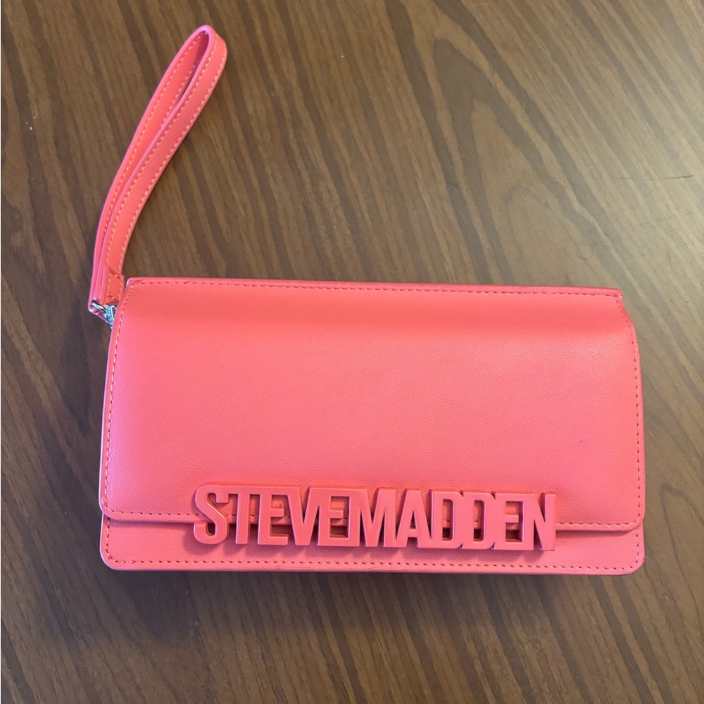 NWOT - Steve Madden - Coral Wristlet with Logo
